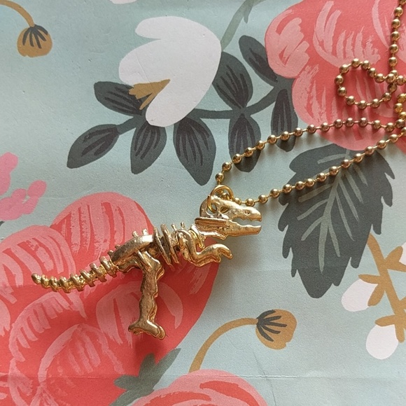 Nwot long gold dinosaur bone t rex necklace long - Picture 3 of 3